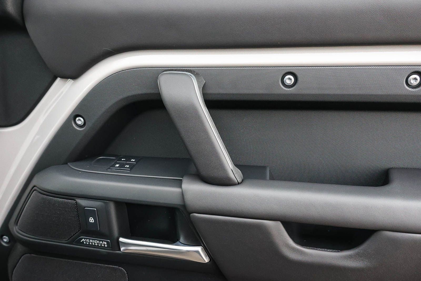 New 2026 Land Rover Defender 130 X-Dynamic SE image 19