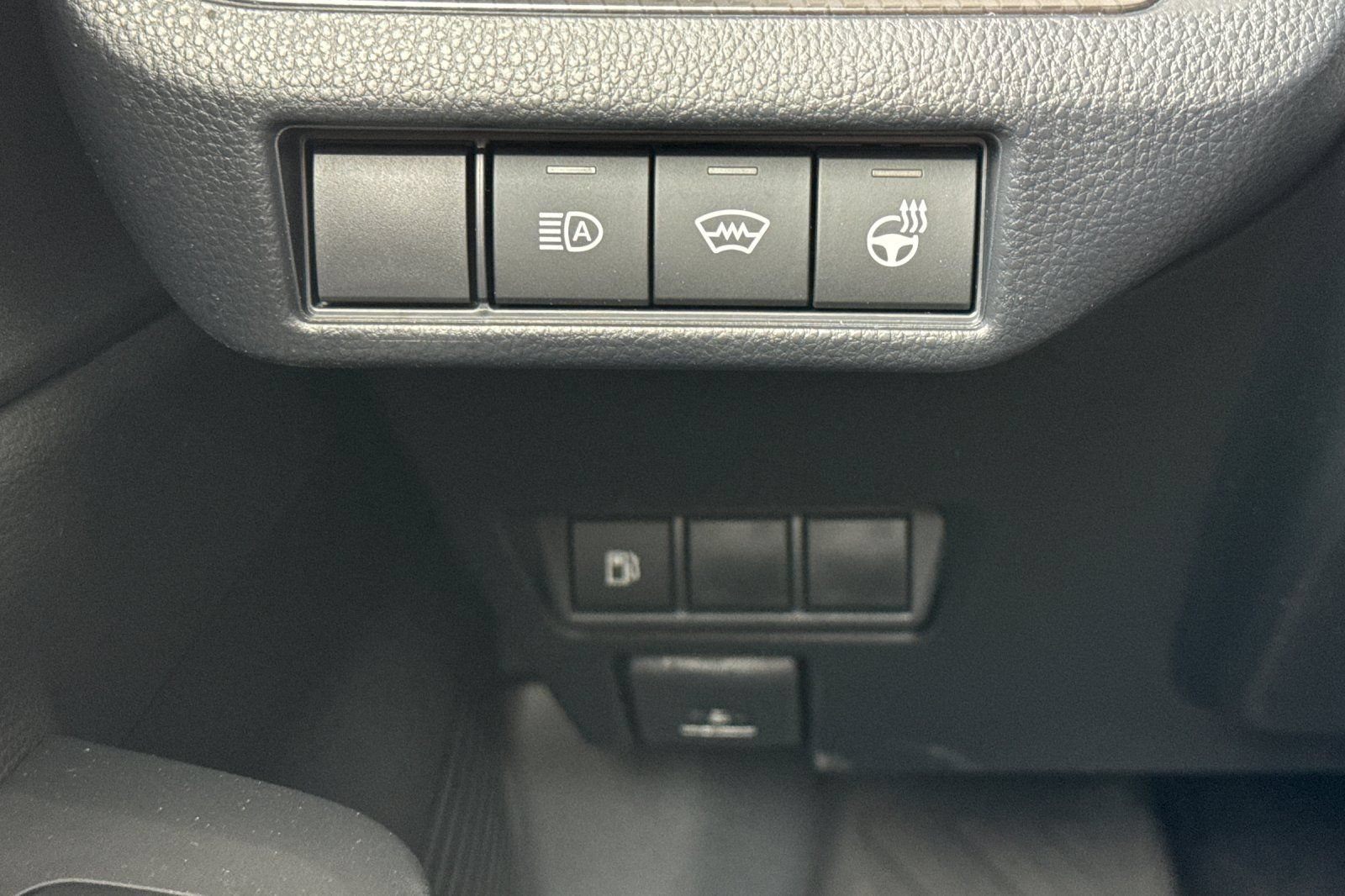 New 2027 Toyota Prius FWD image 30