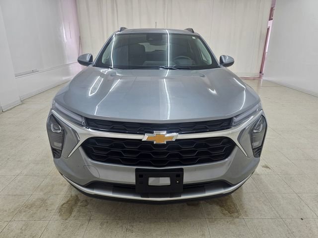 Used 2025 Chevrolet Trax LT w/ LT Convenience Package FWD image 14