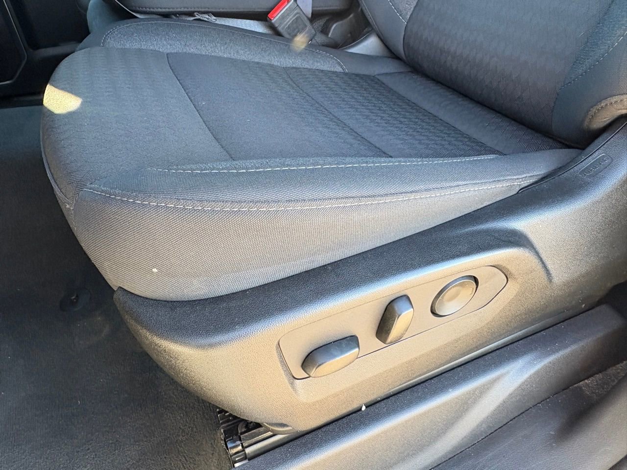 Used 2025 Chevrolet Silverado 1500 LT image 28