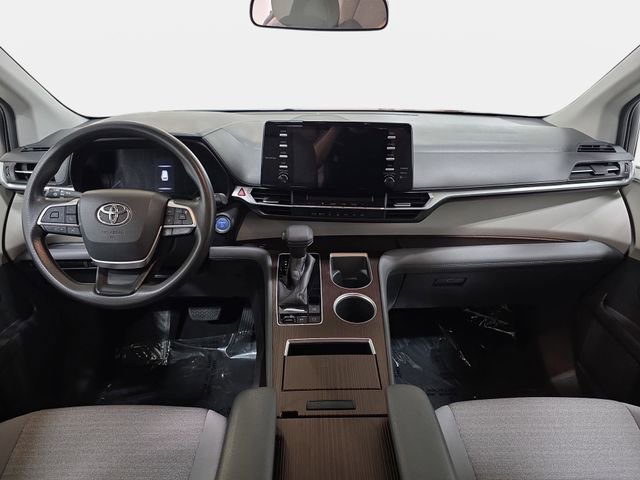 Certified 2021 Toyota Sienna LE FWD image 9