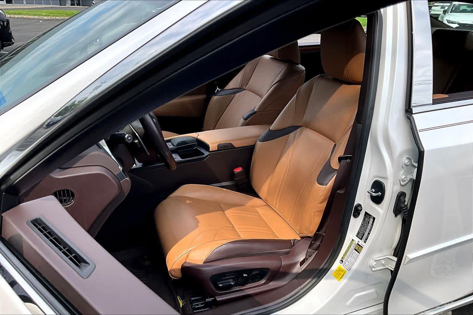 Used 2020 Lexus ES 350 w/ Luxury Package FWD image 21