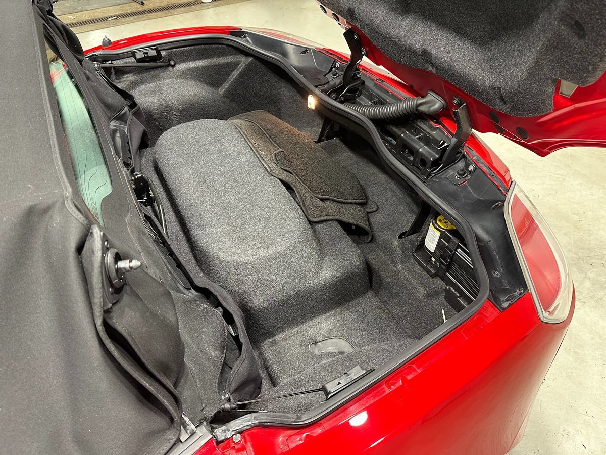 Used 2008 Saturn Sky Red Line RWD image 9