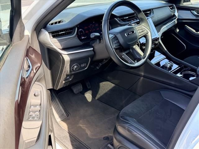 Used 2022 Jeep Grand Cherokee Altitude AWD/4WD image 10