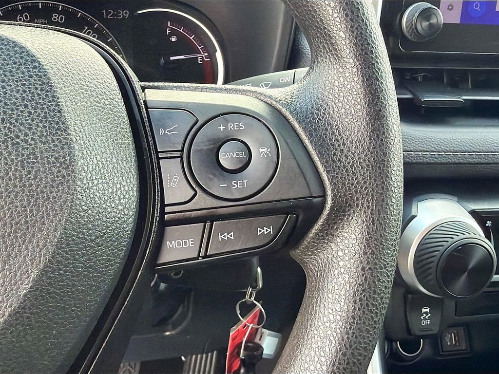 Used 2023 Toyota RAV4 LE image 34