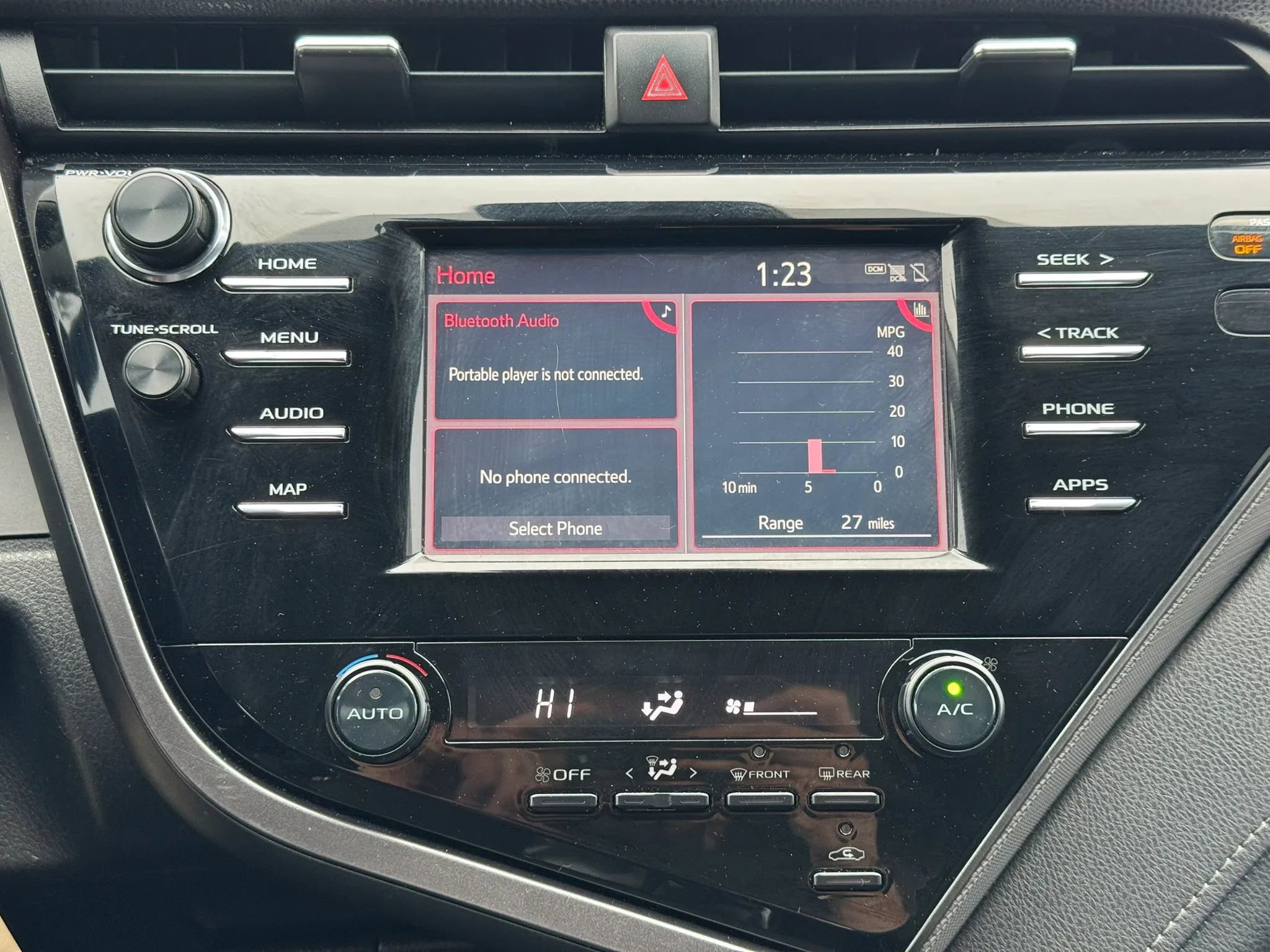 Used 2019 Toyota Camry SE FWD image 26