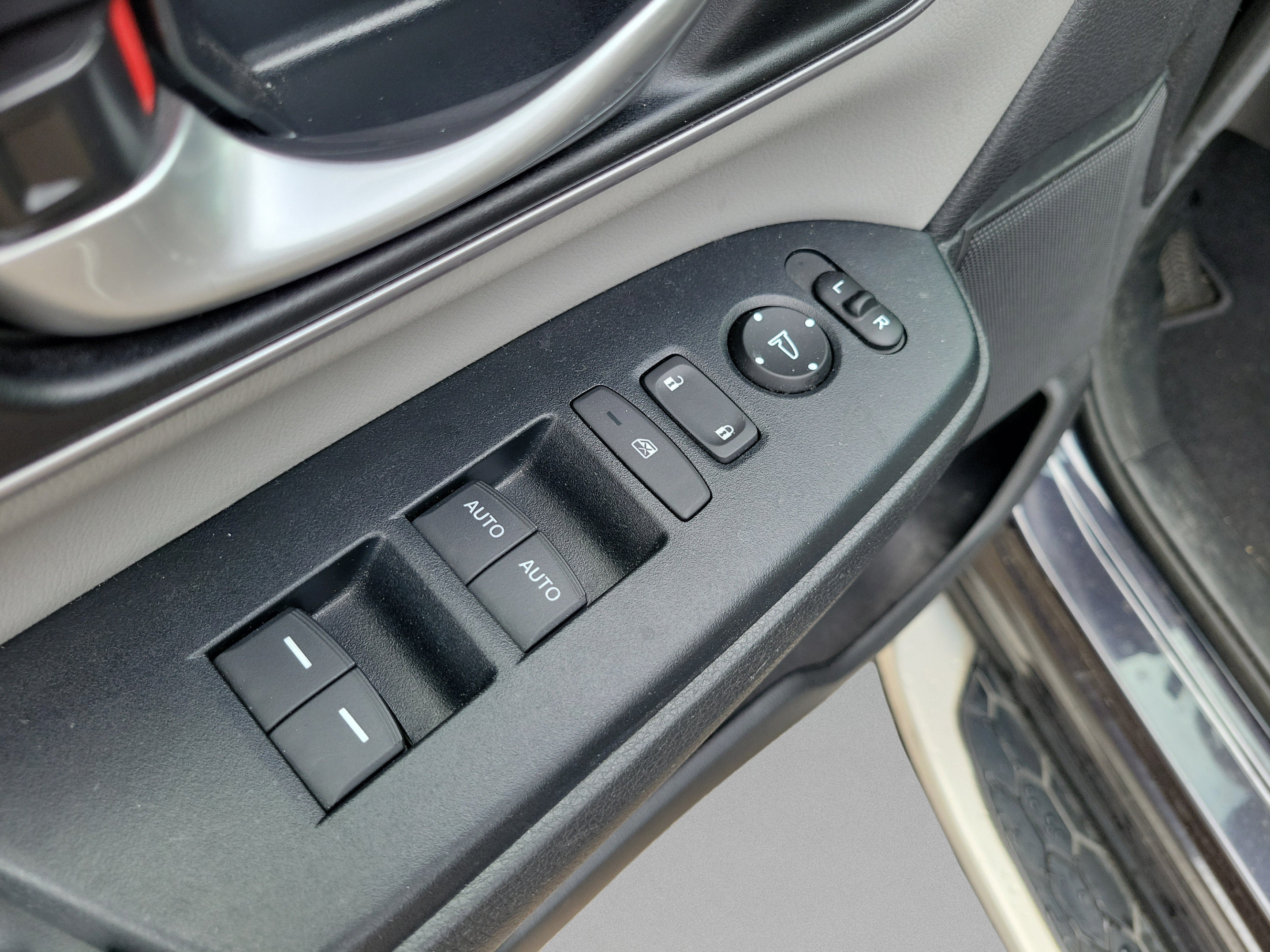 Used 2017 Honda CR-V EX-L image 24