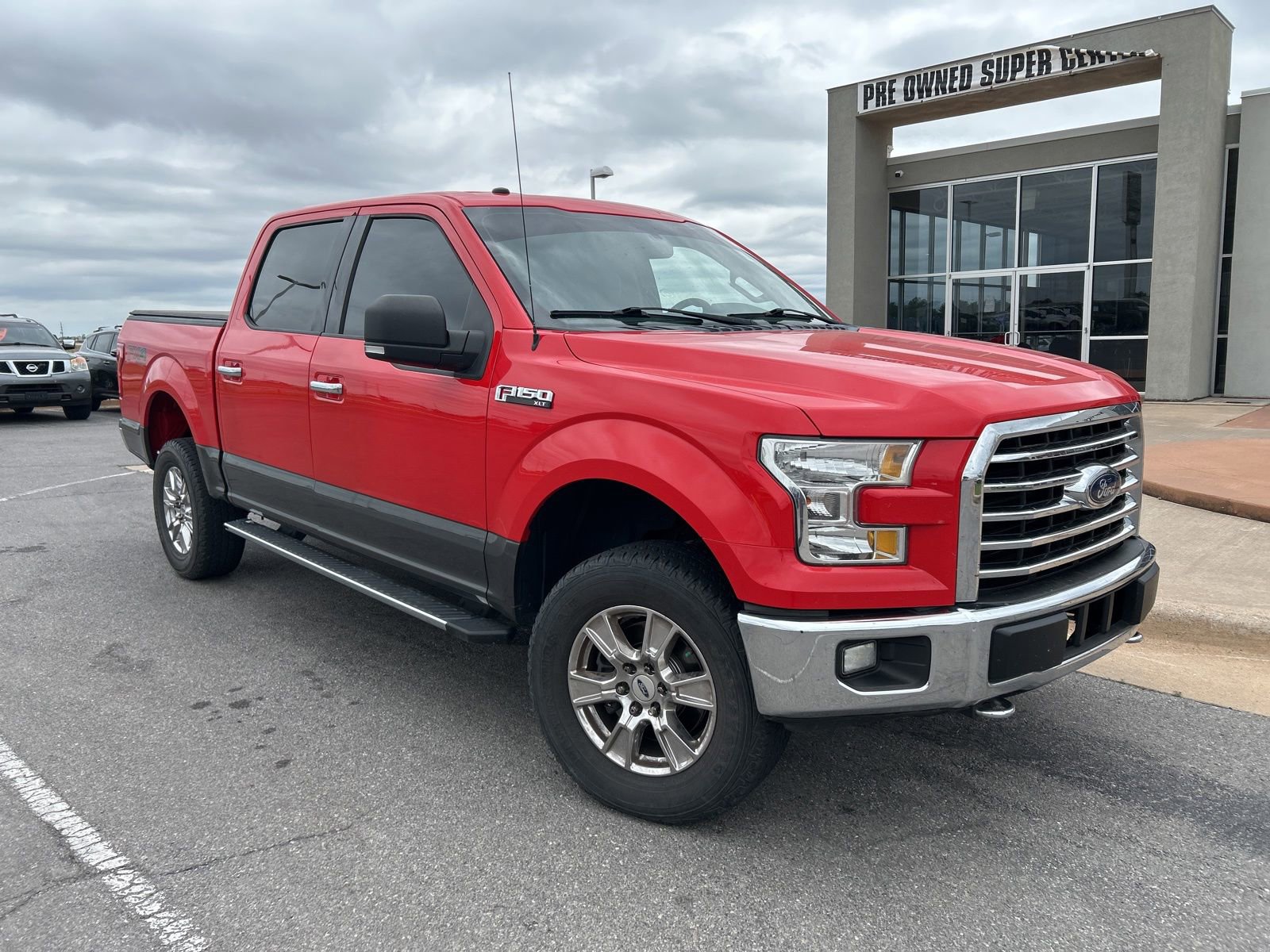 Used 2017 Ford F150 XLT w/ Equipment Group 302A Luxury AWD/4WD image 3