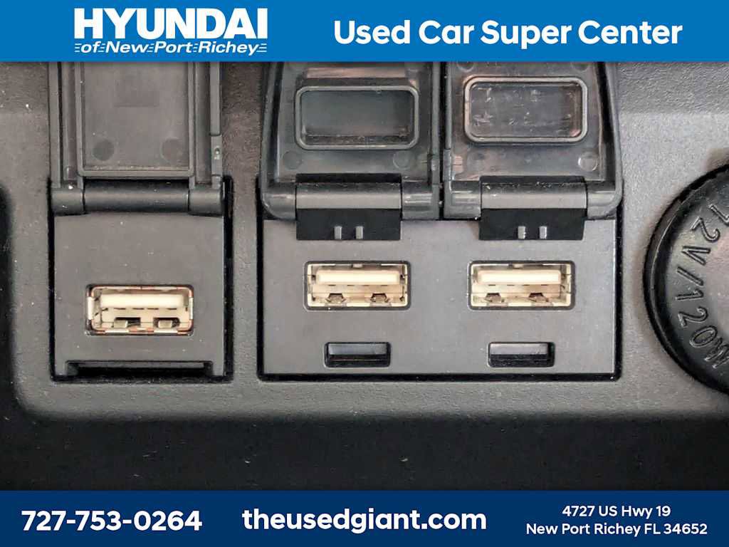 Used 2021 Toyota Highlander LE image 31