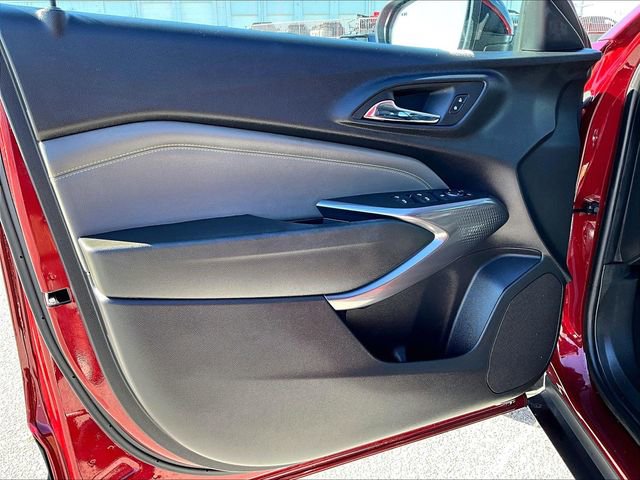 Used 2024 Chevrolet Trax ACTIV w/ Sunroof Package image 9