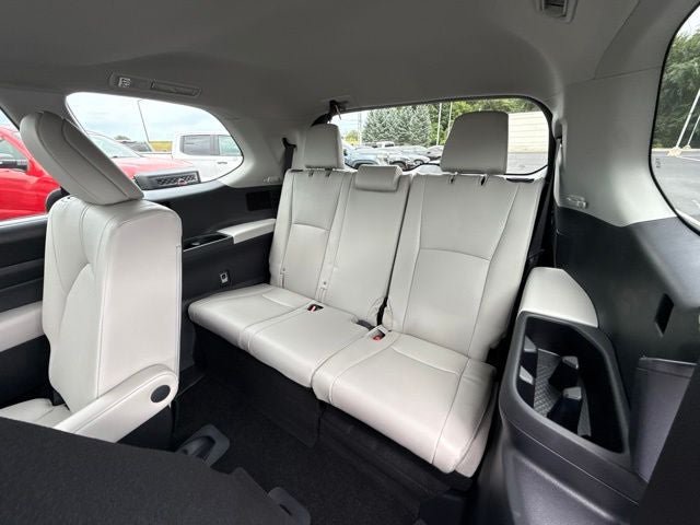 Used 2026 Toyota Grand Highlander AWD image 17