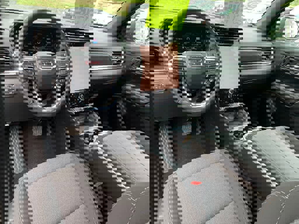 Used 2025 GMC Terrain Elevation image 20