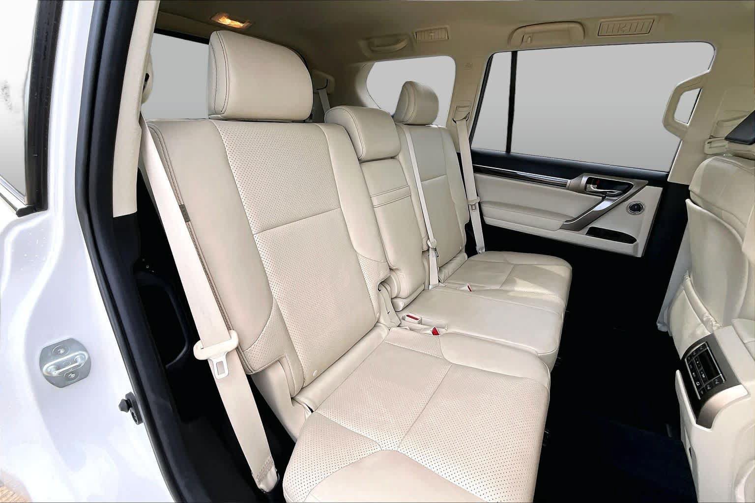 Used 2020 Lexus GX 460 Luxury w/ Accessory Package AWD/4WD image 20