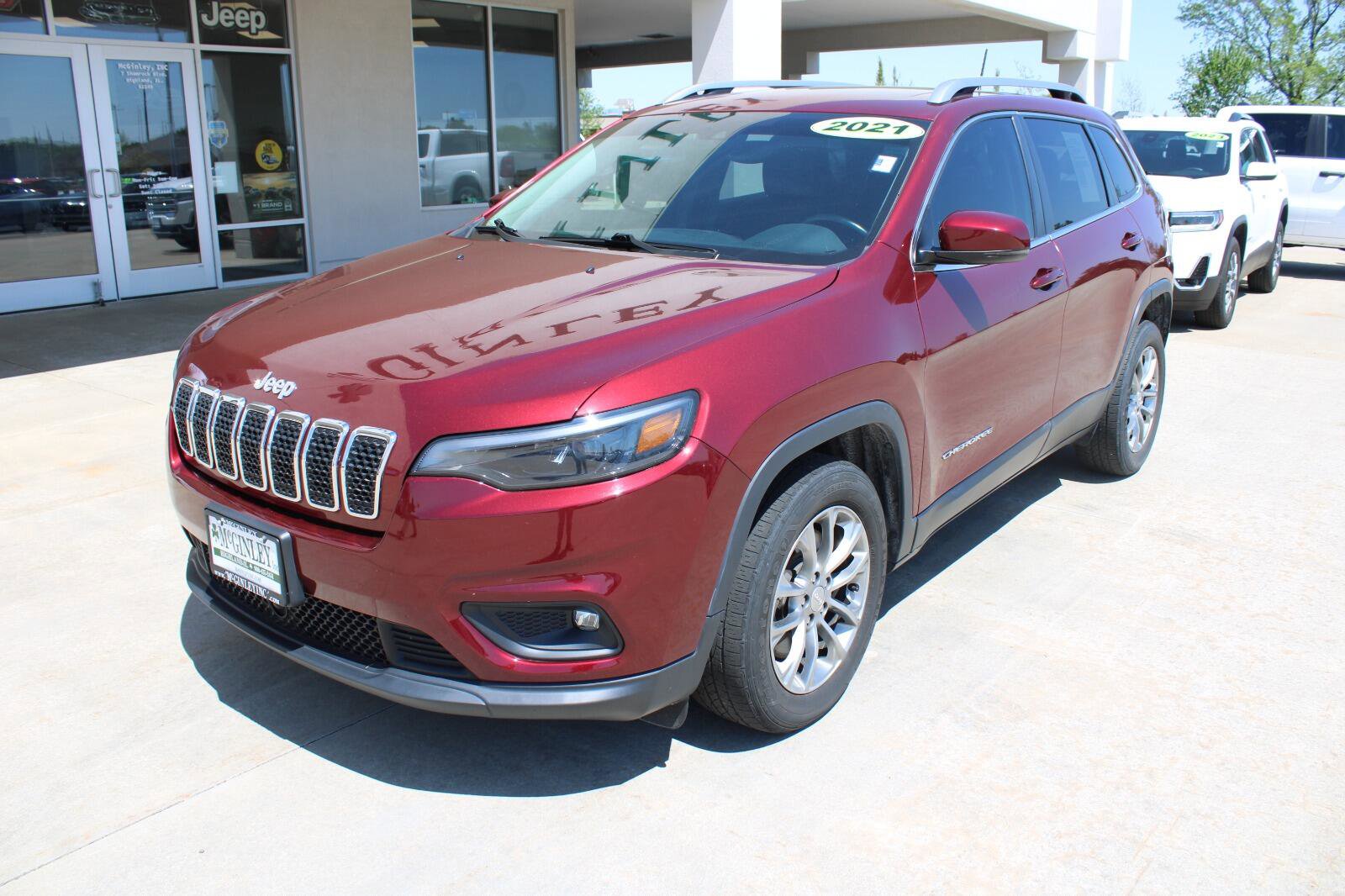 Used 2021 Jeep Cherokee Latitude Lux w/ Sun & Sound Group image 2