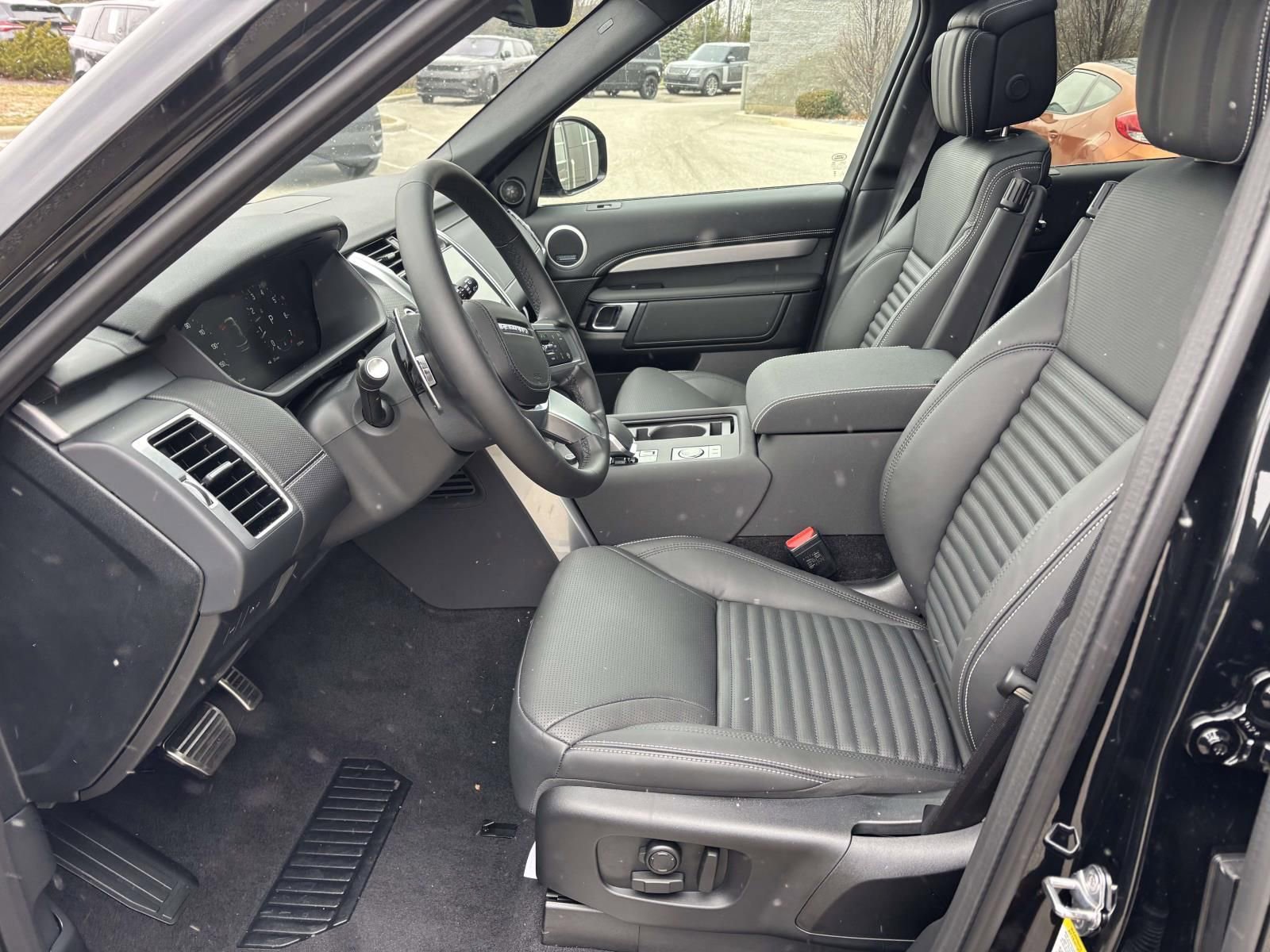 New 2026 Land Rover Discovery Limited Edition AWD/4WD image 10