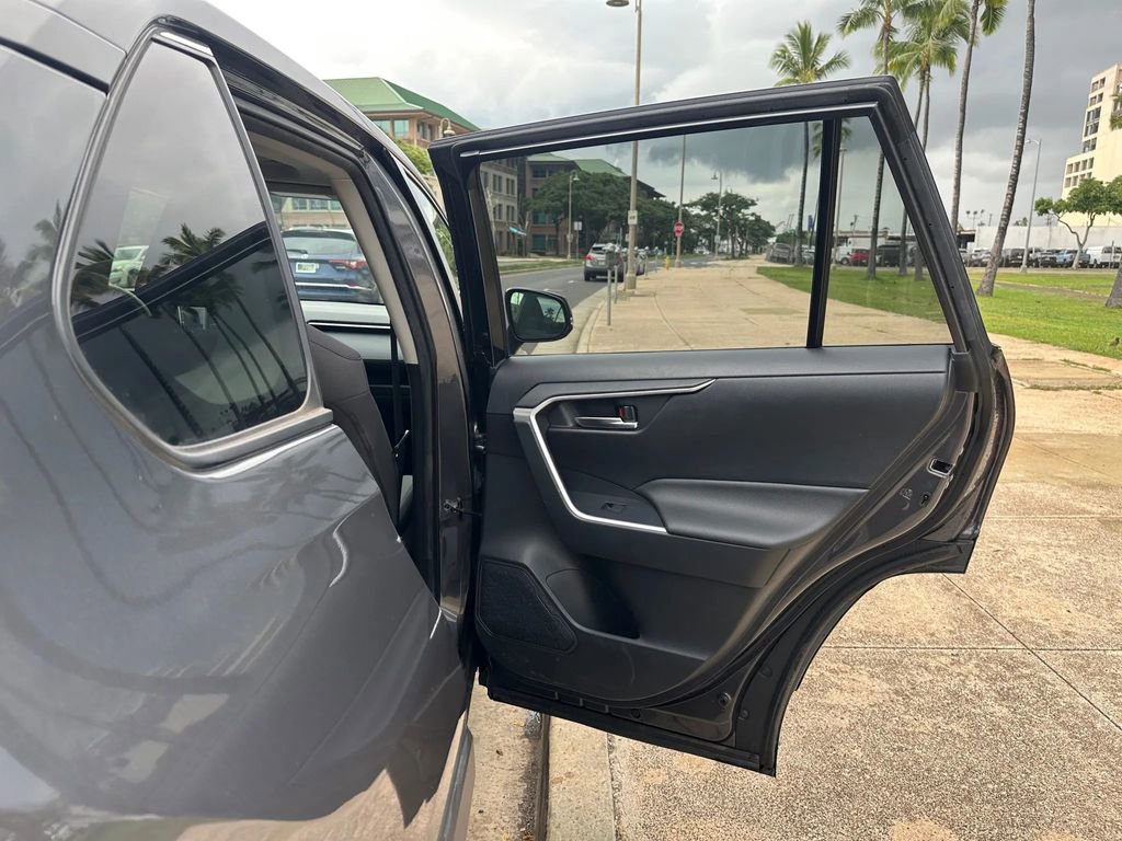 Used 2021 Toyota RAV4 XLE image 16