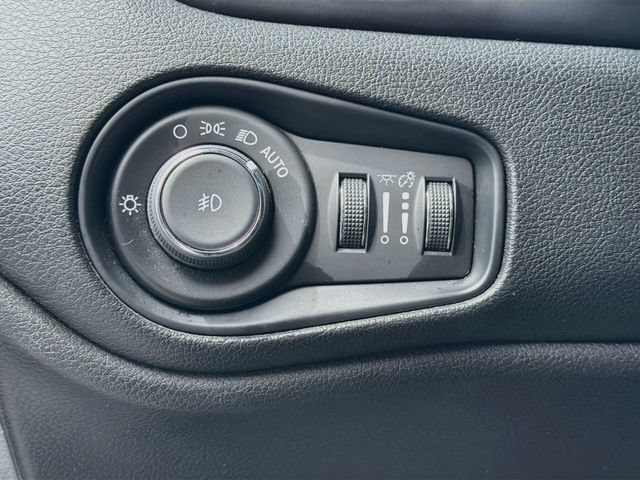 Used 2017 Jeep Renegade Trailhawk w/ Premium Trailhawk Package AWD/4WD image 10