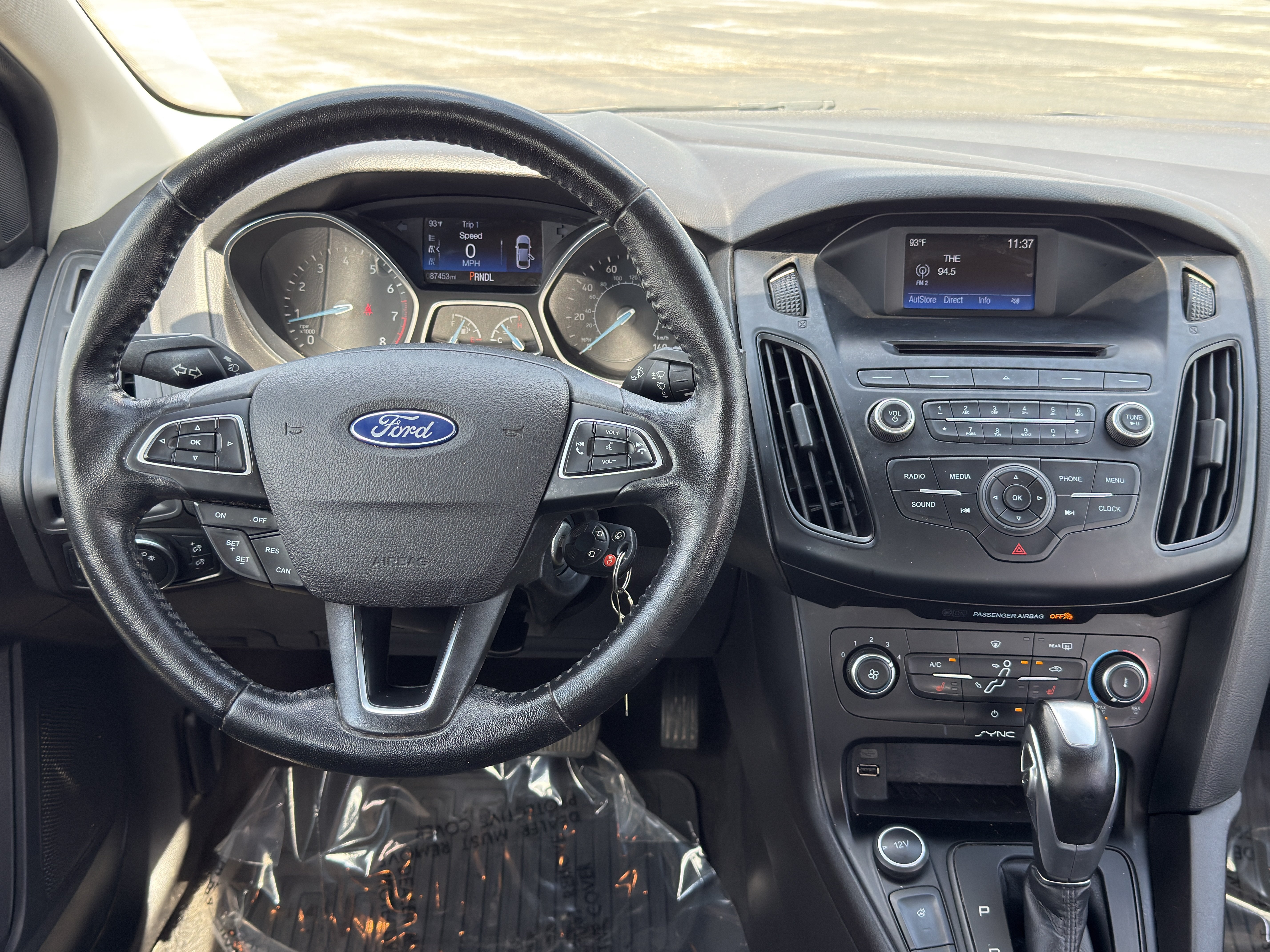 Used 2015 Ford Focus SE w/ SE Cold Weather Package FWD image 20