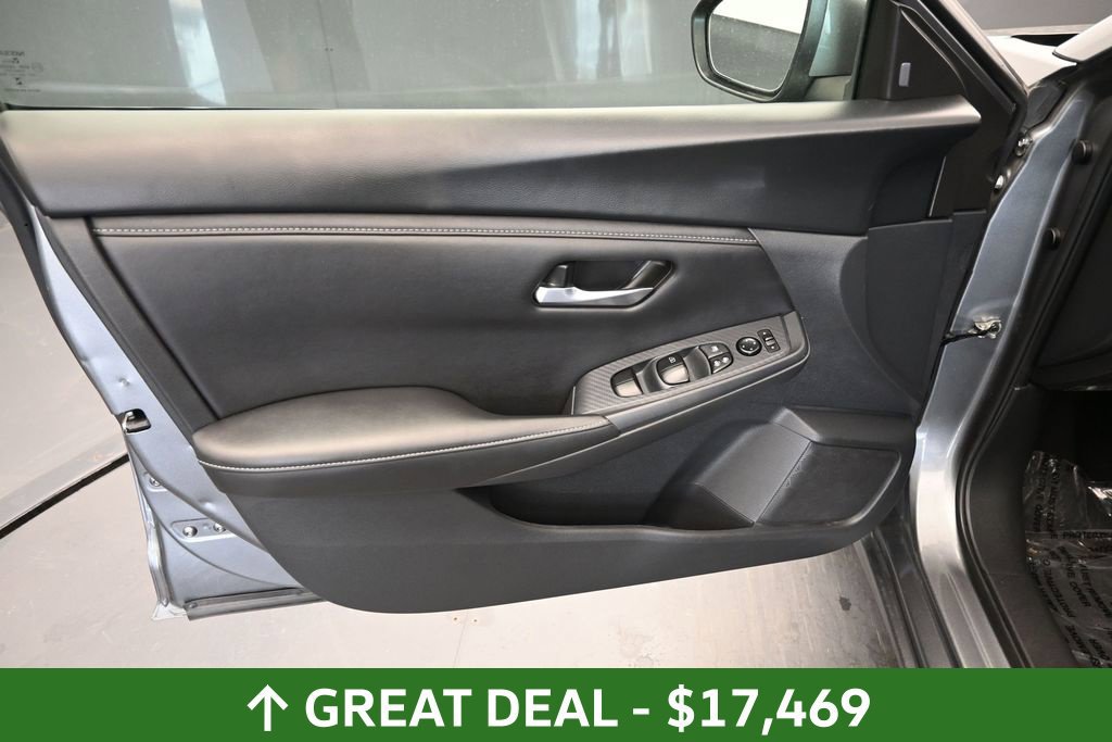 Used 2024 Nissan Sentra SV FWD image 19