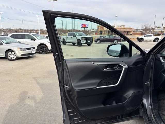 Used 2021 Toyota RAV4 Limited image 10