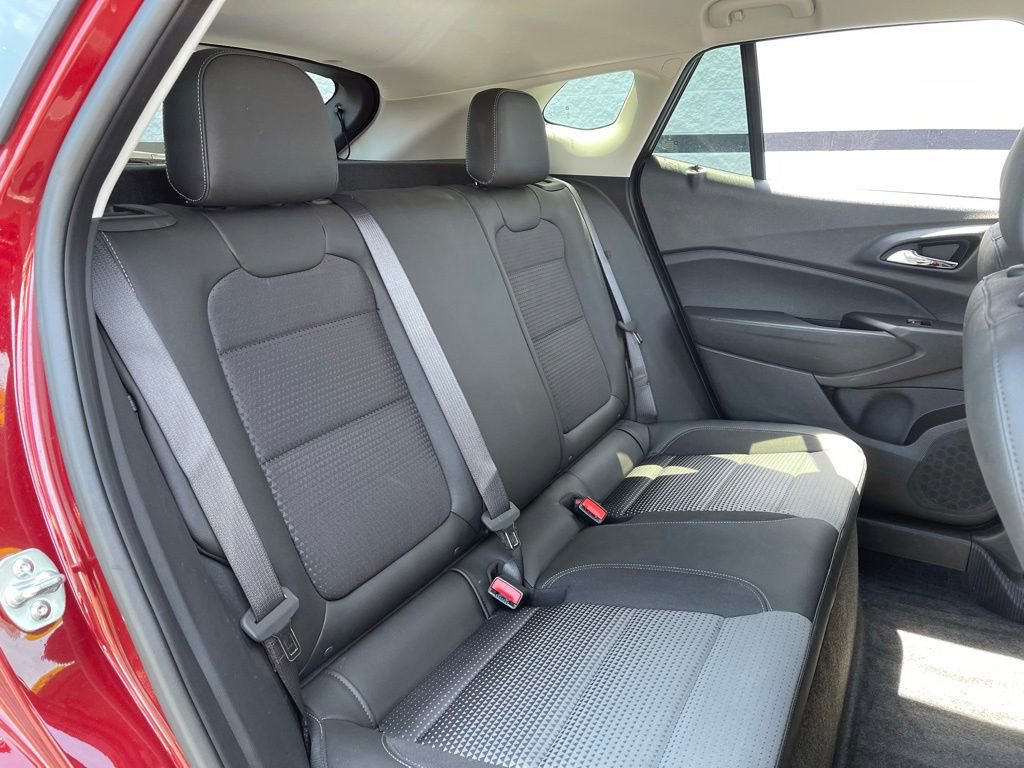 Used 2025 Chevrolet Trax LT FWD image 32