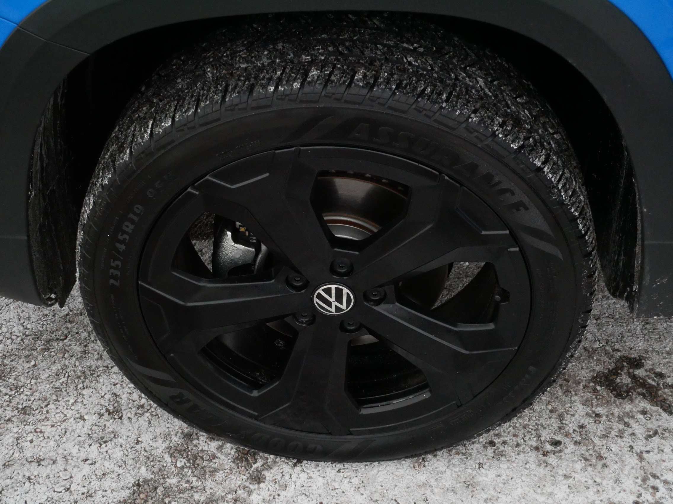 Certified 2025 Volkswagen Taos SE image 15