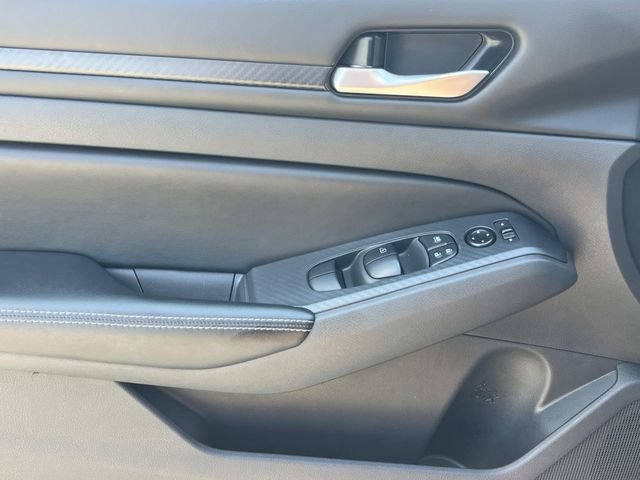 Used 2025 Nissan Altima 2.5 SV AWD/4WD image 24