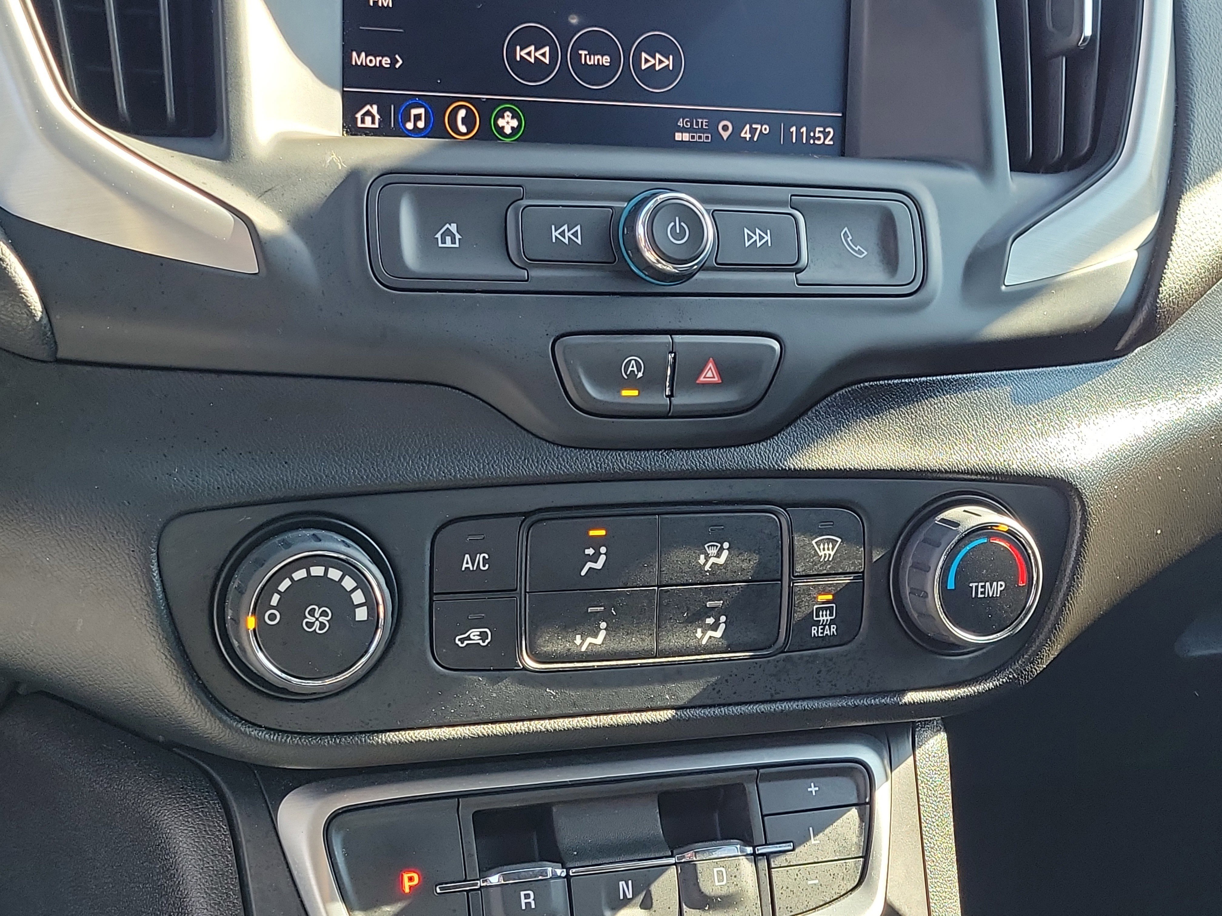 Used 2024 GMC Terrain SLE image 27