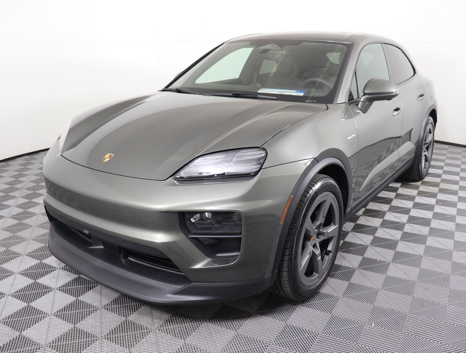 Used 2025 Porsche Macan Electric image 11