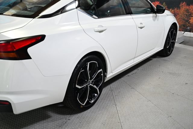 Used 2024 Nissan Altima 2.5 SR FWD image 9