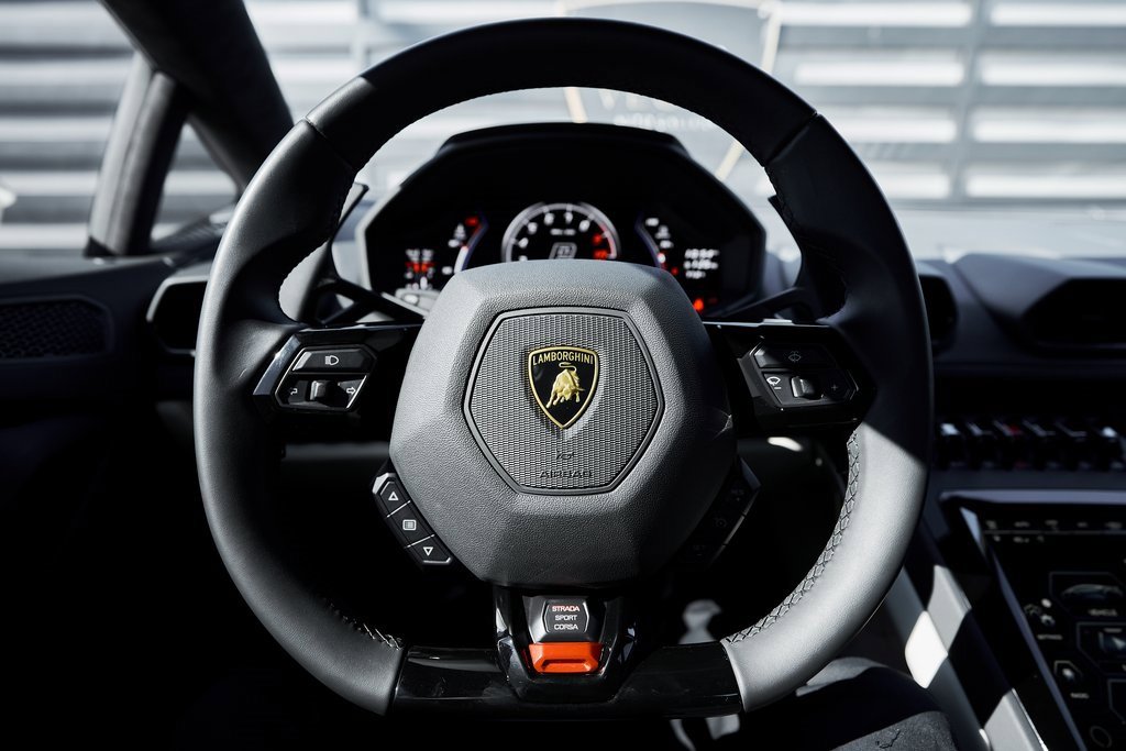 Used 2022 Lamborghini Huracan EVO image 45
