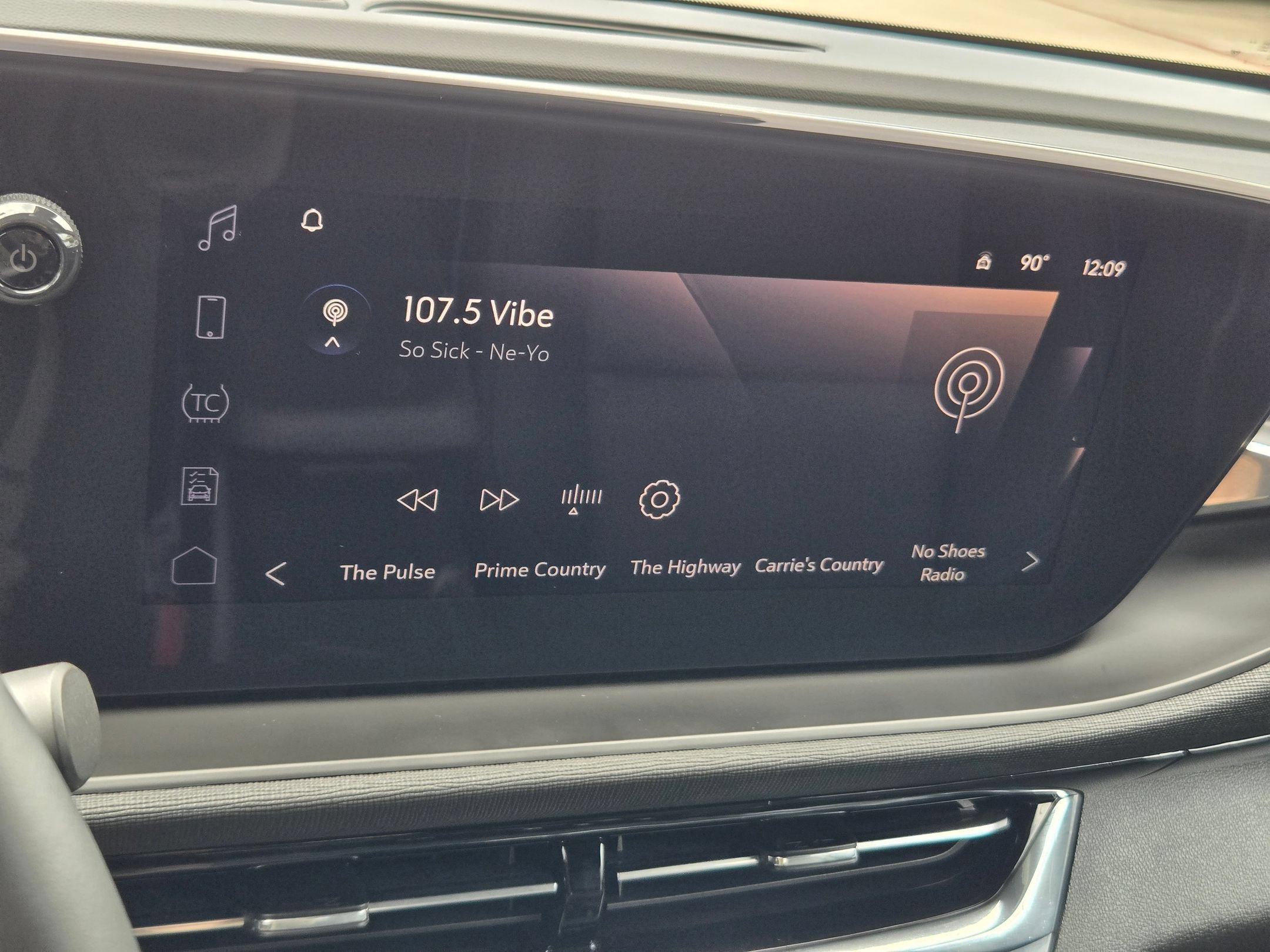 Certified 2025 Buick Envista Sport Touring w/ Convenience I Package FWD image 15