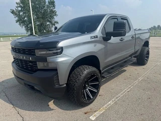 Used 2019 Chevrolet Silverado 1500 Custom w/ Custom Convenience Package AWD/4WD image 3