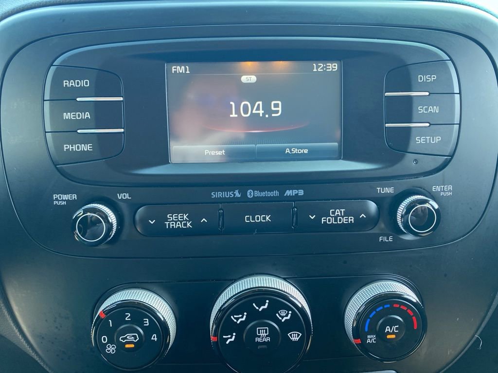 Used 2016 Kia Soul + image 27