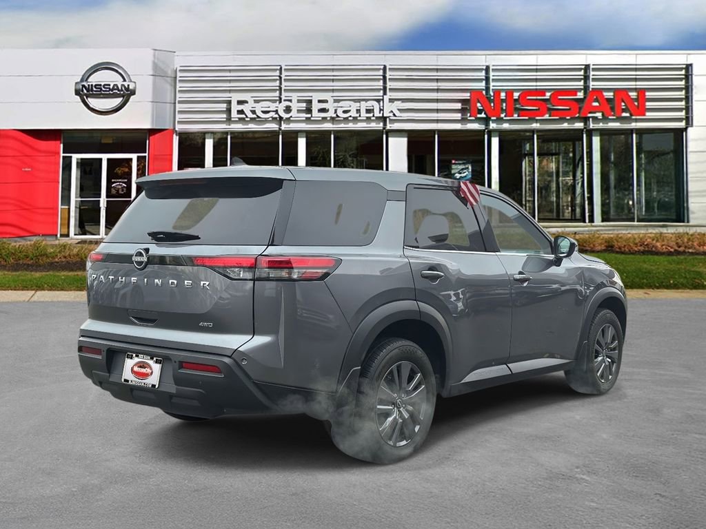 Used 2024 Nissan Pathfinder S AWD/4WD image 5