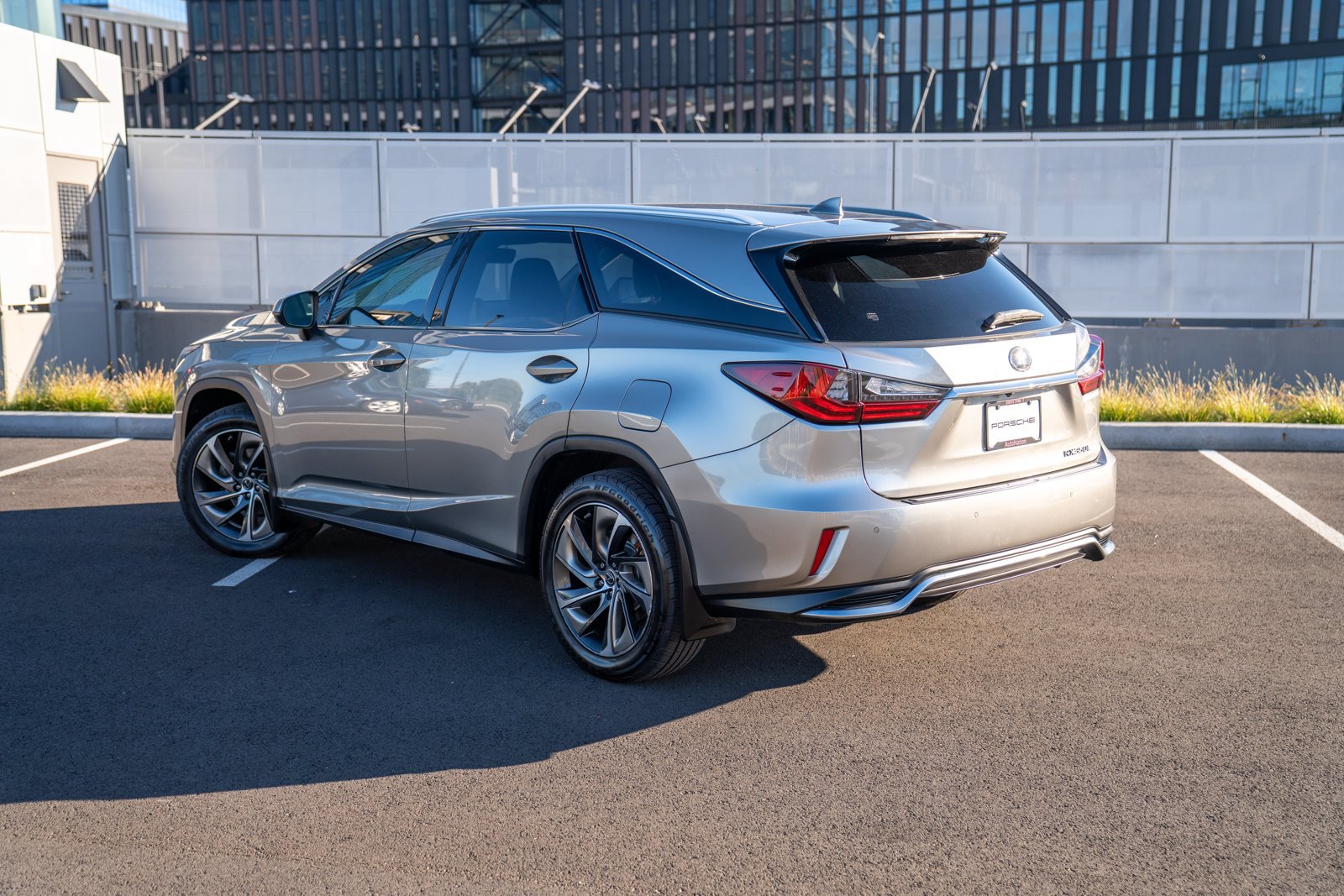 Used 2019 Lexus RX 350L Luxury w/ Accessory Package AWD/4WD image 3