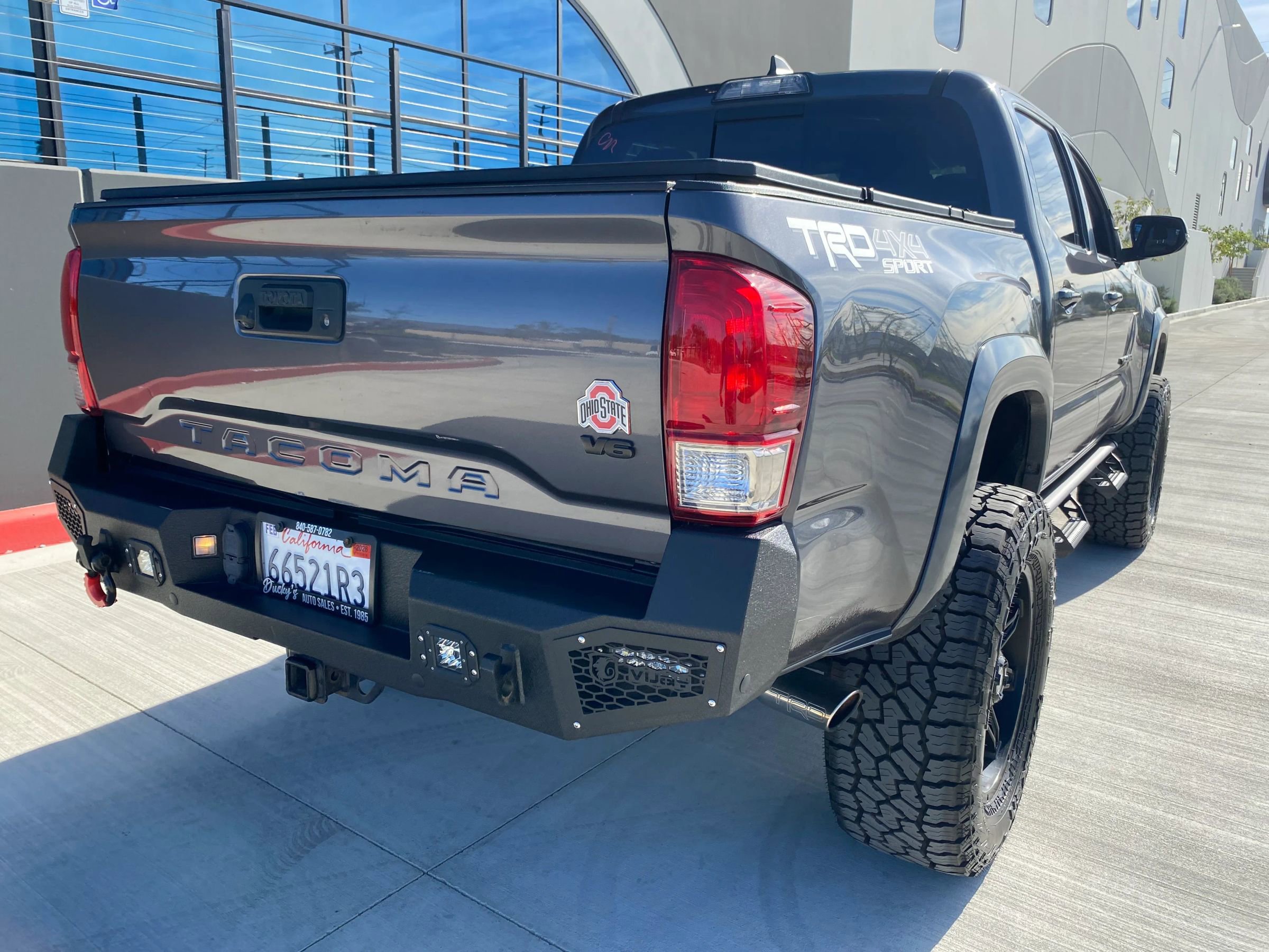 Used 2017 Toyota Tacoma TRD Sport w/ Premium & Technology Package image 21