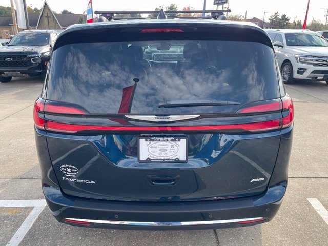 Used 2023 Chrysler Pacifica Touring-L AWD/4WD image 6