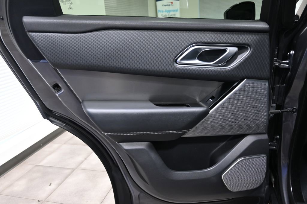 Used 2018 Land Rover Range Rover Velar S image 12