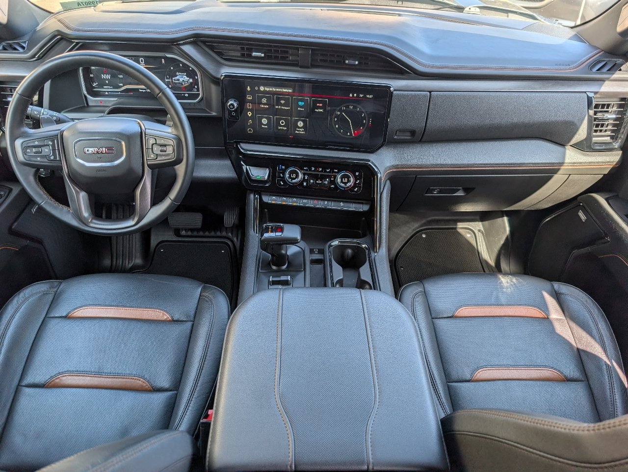 Used 2024 GMC Sierra 1500 AT4 w/ Technology Package AWD/4WD image 4