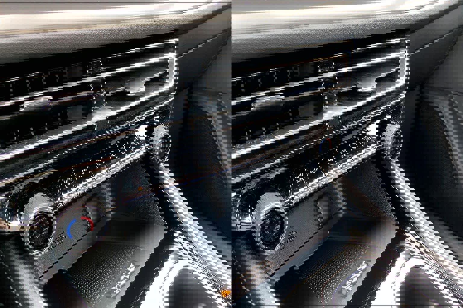 Used 2025 Chevrolet Traverse LT w/ Driver Confidence Package FWD image 34