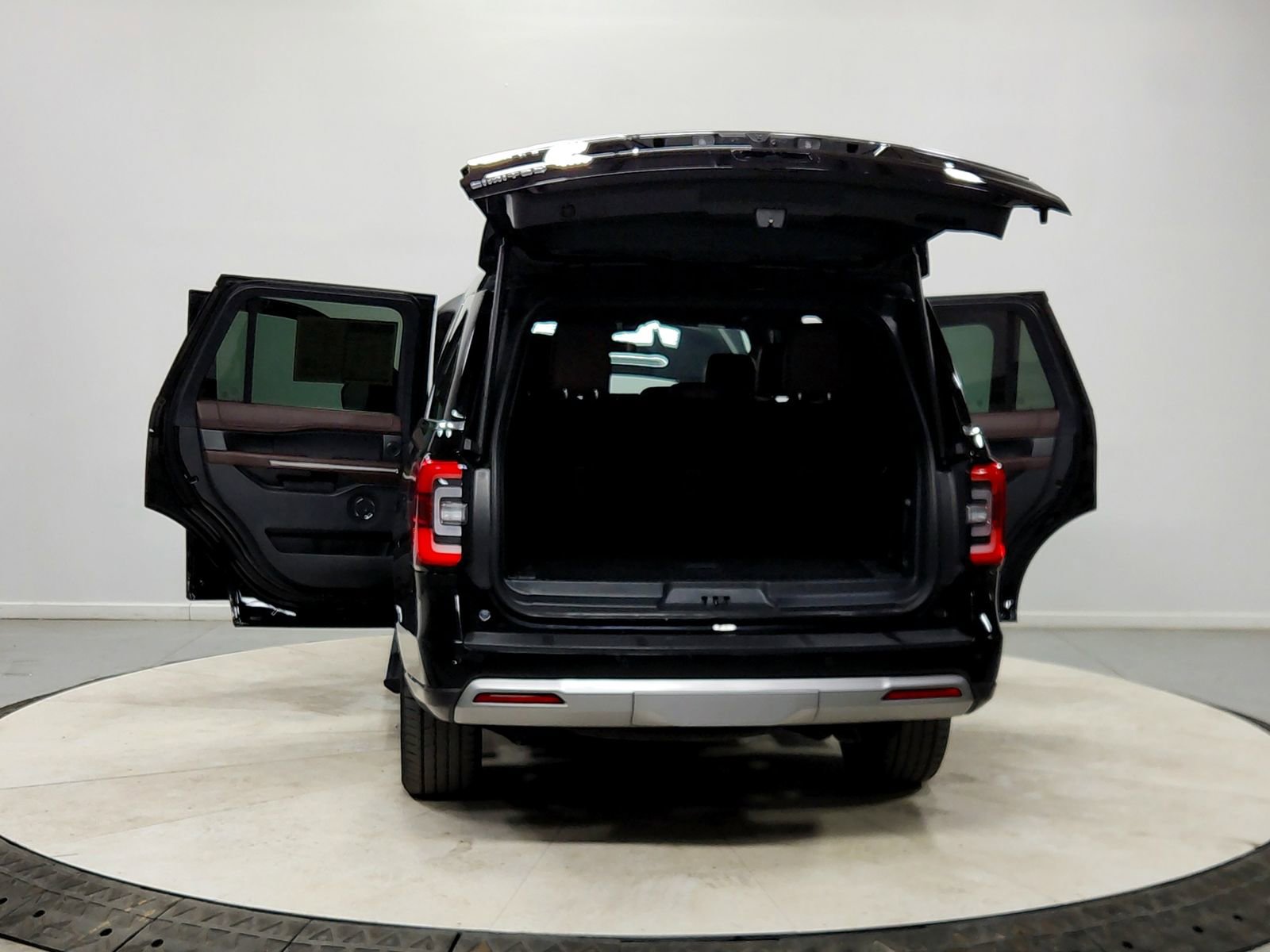 Used 2024 Ford Expedition Limited image 14
