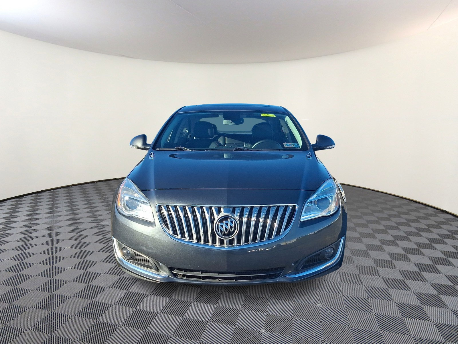 Used 2017 Buick Regal Sport Touring FWD image 2