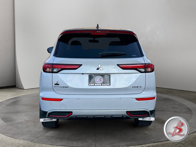 Used 2023 Mitsubishi Outlander SE AWD/4WD image 6