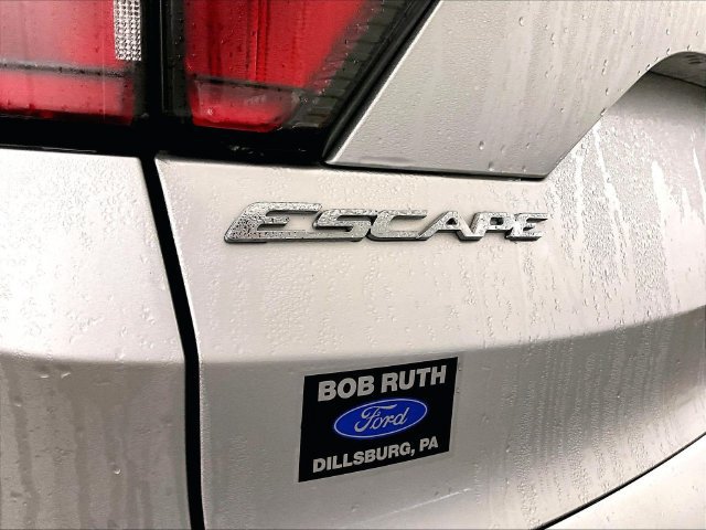 Used 2017 Ford Escape Titanium w/ Equipment Group 301A AWD/4WD image 13