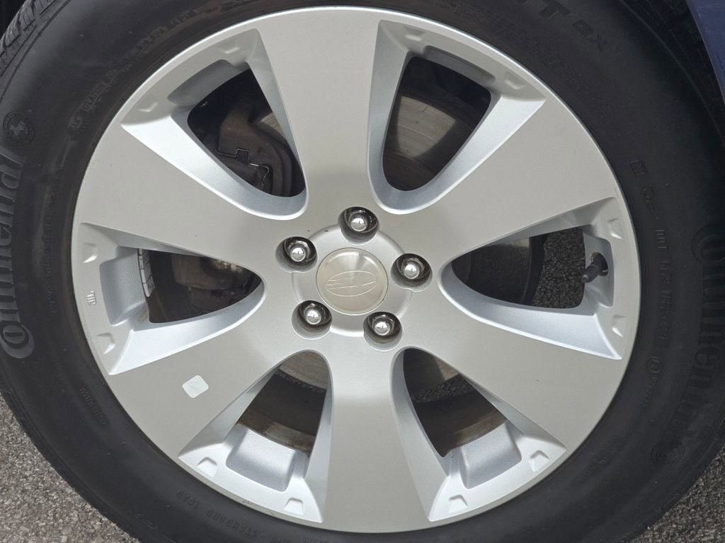 Used 2011 Subaru Outback 2.5i Limited image 9