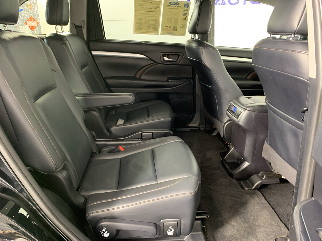 Used 2019 Toyota Highlander XLE image 41