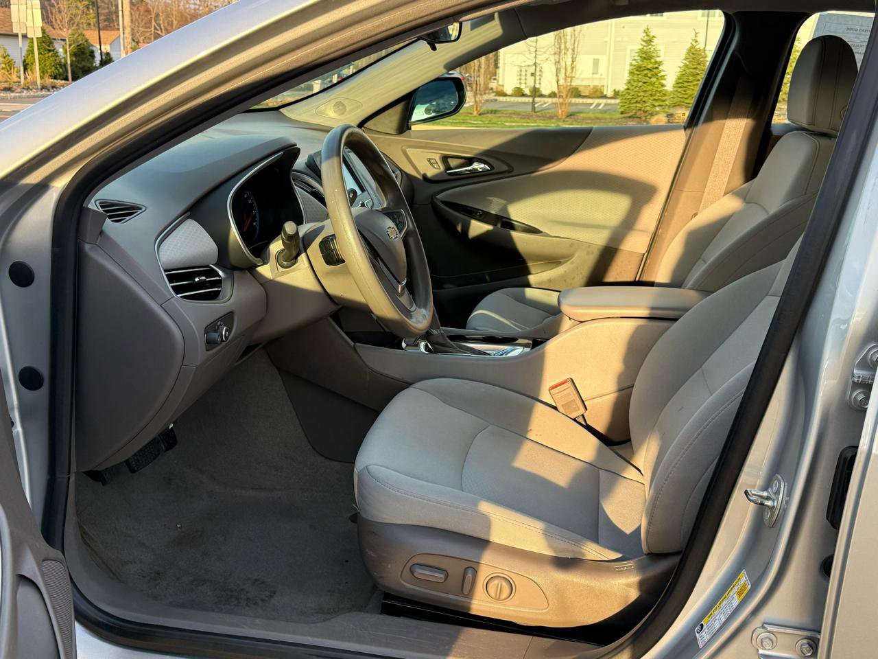 Used 2017 Chevrolet Malibu LS w/ LPO, Convenience Package 1 FWD image 10