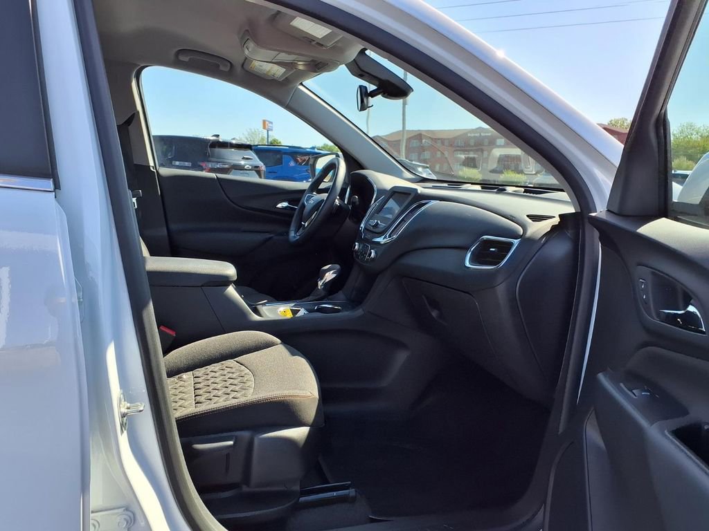 Used 2024 Chevrolet Equinox LT w/ LPO, Floor Liner Package FWD image 25