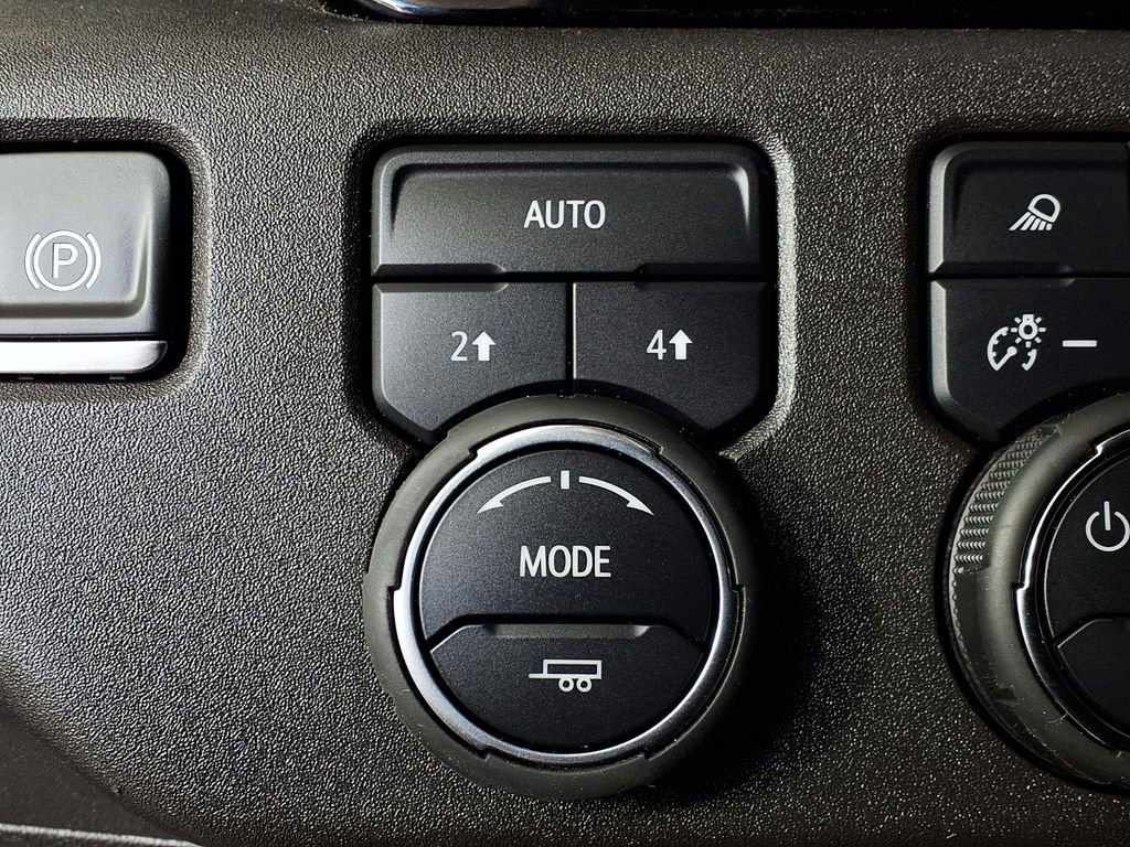 Used 2025 Chevrolet Silverado 1500 LTZ image 14